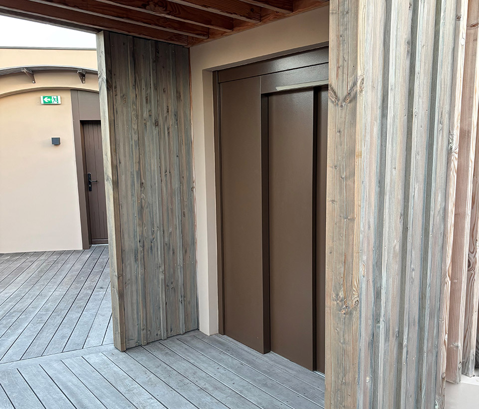 Menuisier pour installation de porte intérieure à Draguignan