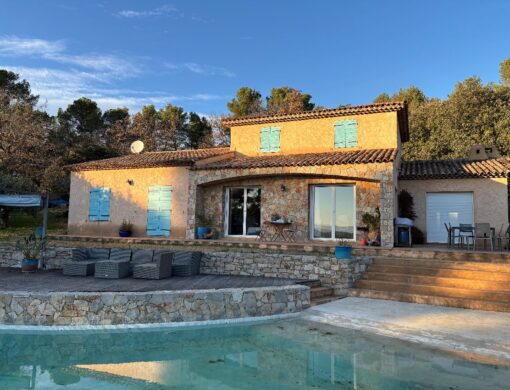 Menuisier - pose de volet en bois sur-mesure à Trans-en-Provence