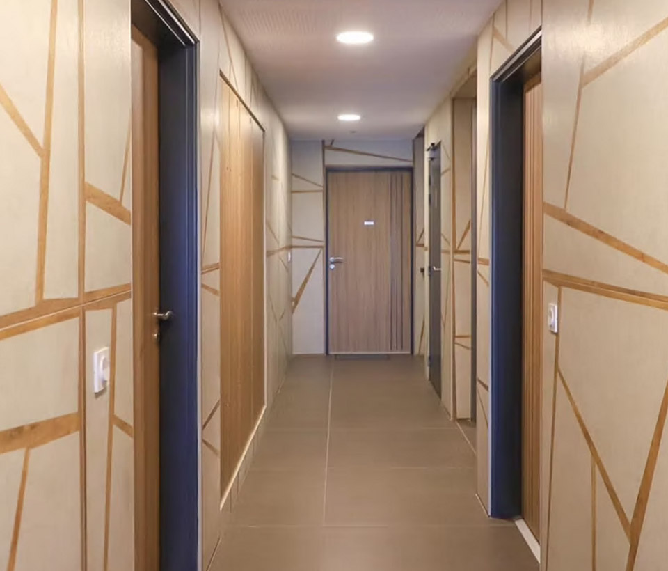 Menuisier pour installation de porte intérieure à Draguignan