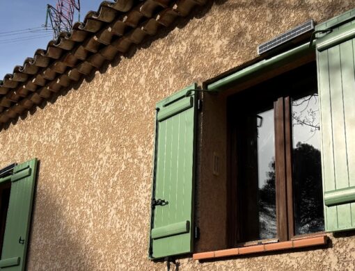 Modernisez votre habitat avec la motorisation de volets battants : solution idéale pour les personnes âgées